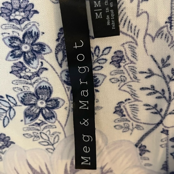 Blue and White Camisole Top with Abstract Design - Picture 3 of 4